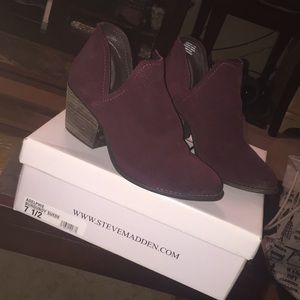 💫Adelphie Burguny Suede Steve Madden Booties 💫